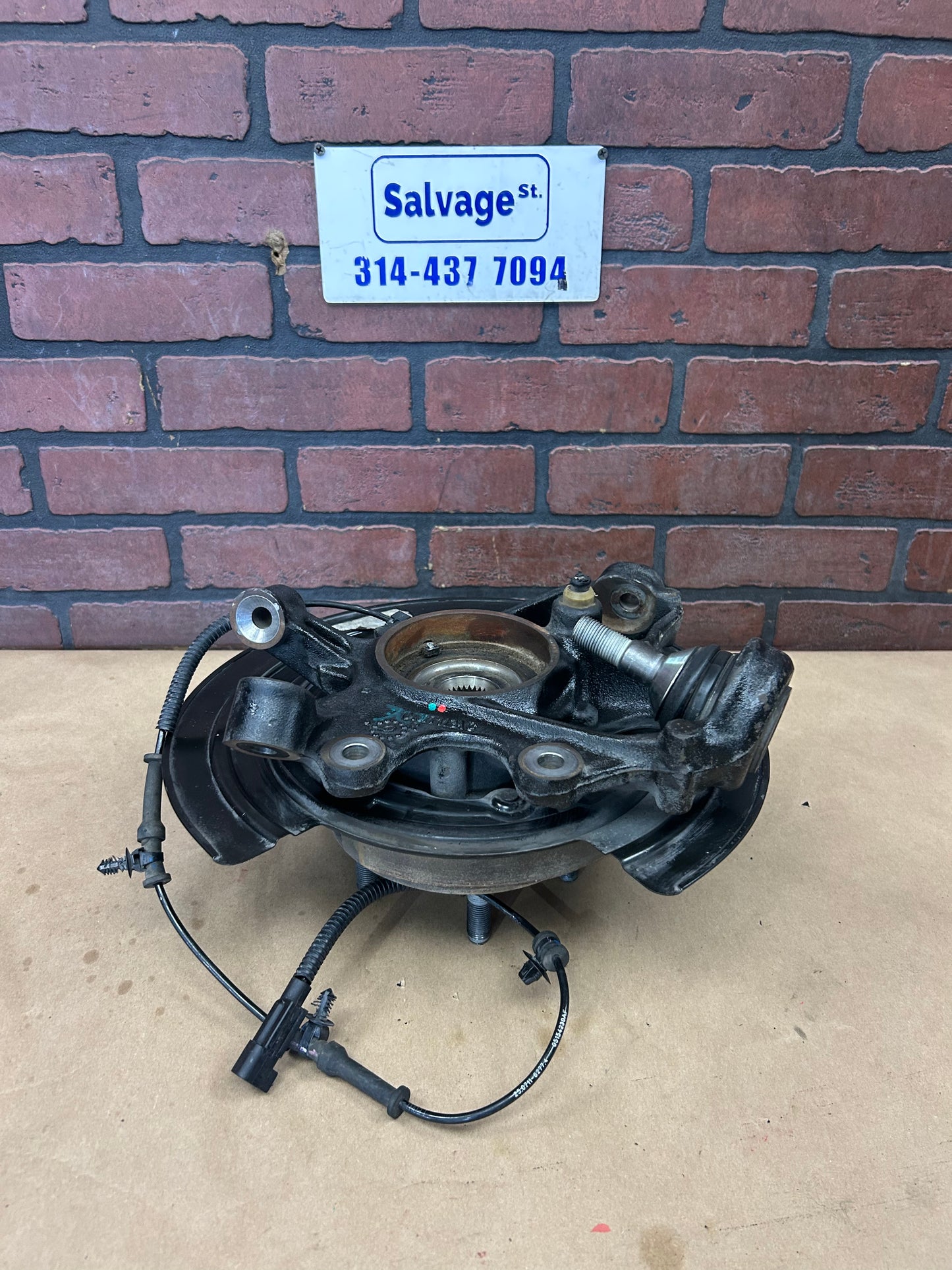 16-25 DURANGO GRAND CHEROKEE R/T OEM REAR RIGHT PASSENGER HUB SPINDLE KNUCKLE