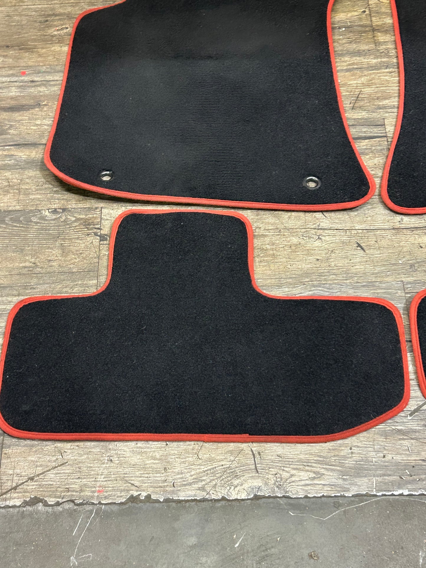 2015-2023 Dodge Challenger SRT Front Driver Passenger & Rear Floor Mat Set Of 4