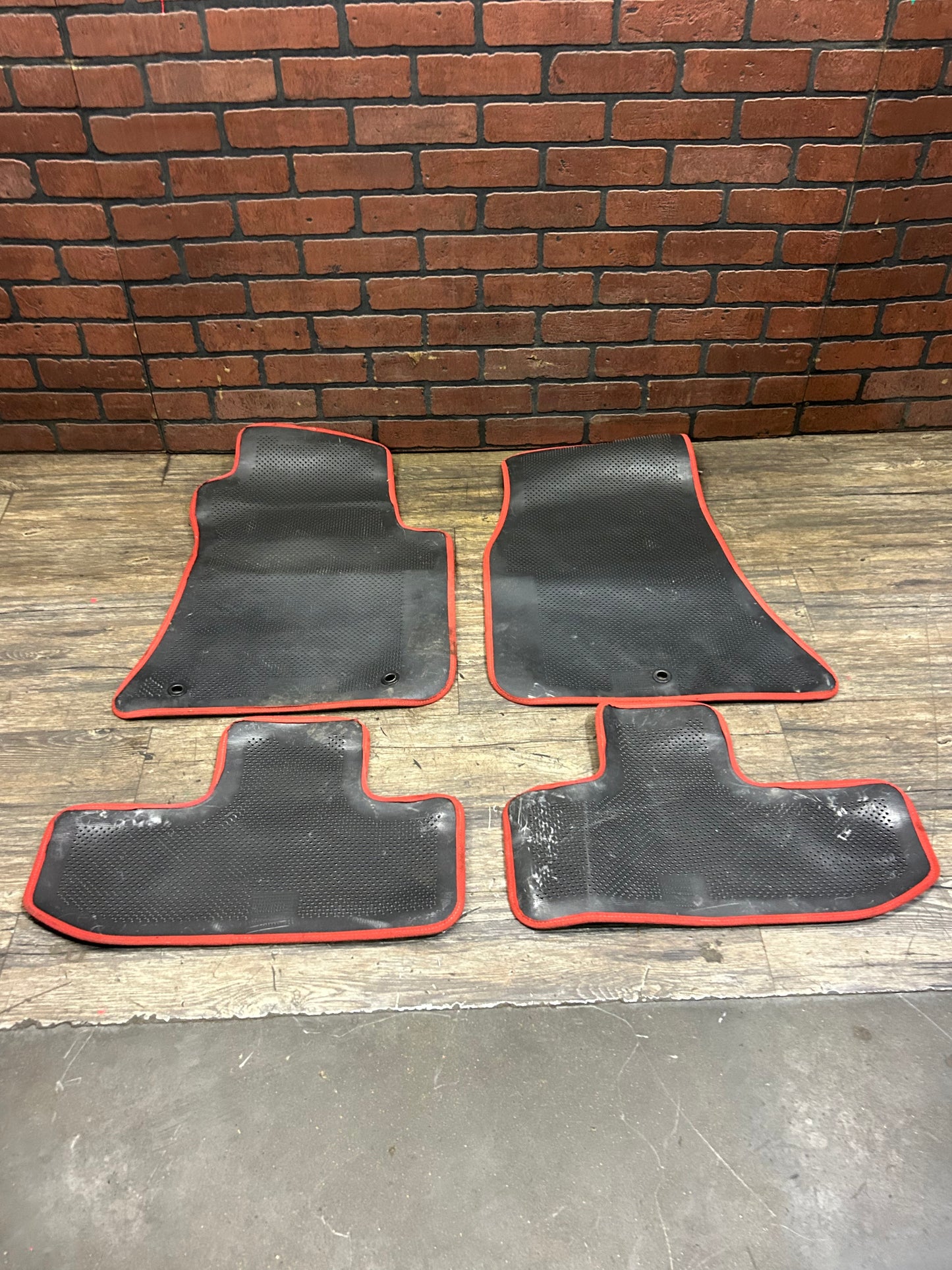 2015-2023 Dodge Challenger SRT Front Driver Passenger & Rear Floor Mat Set Of 4