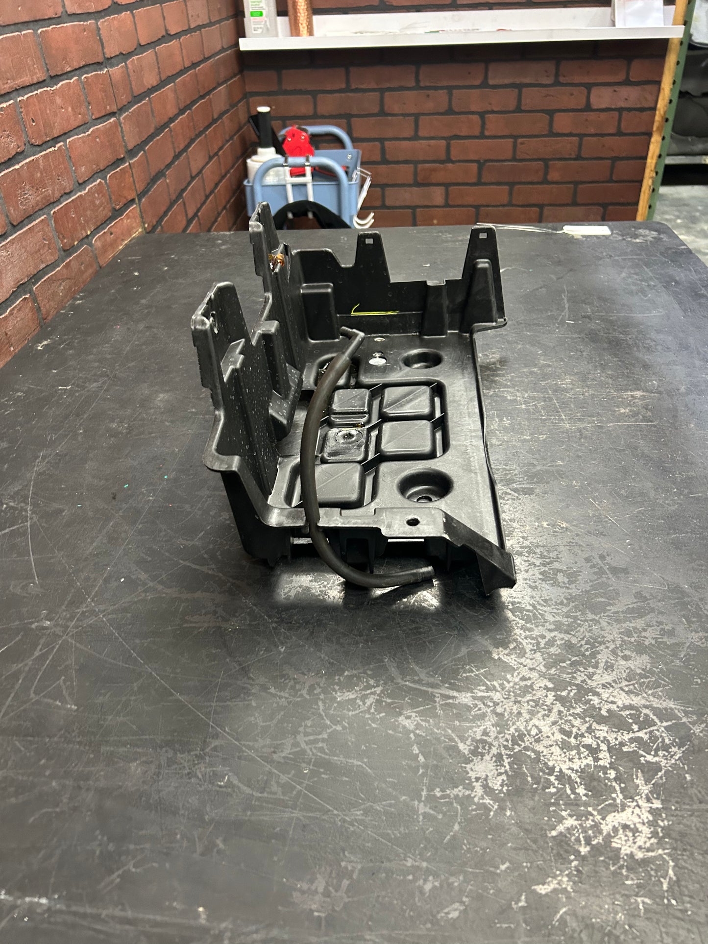 08 - 23 DODGE CHALLENGER BATTERY BOX TRAY HOLDER BRACKET SUPPORT 05112061AK OEM