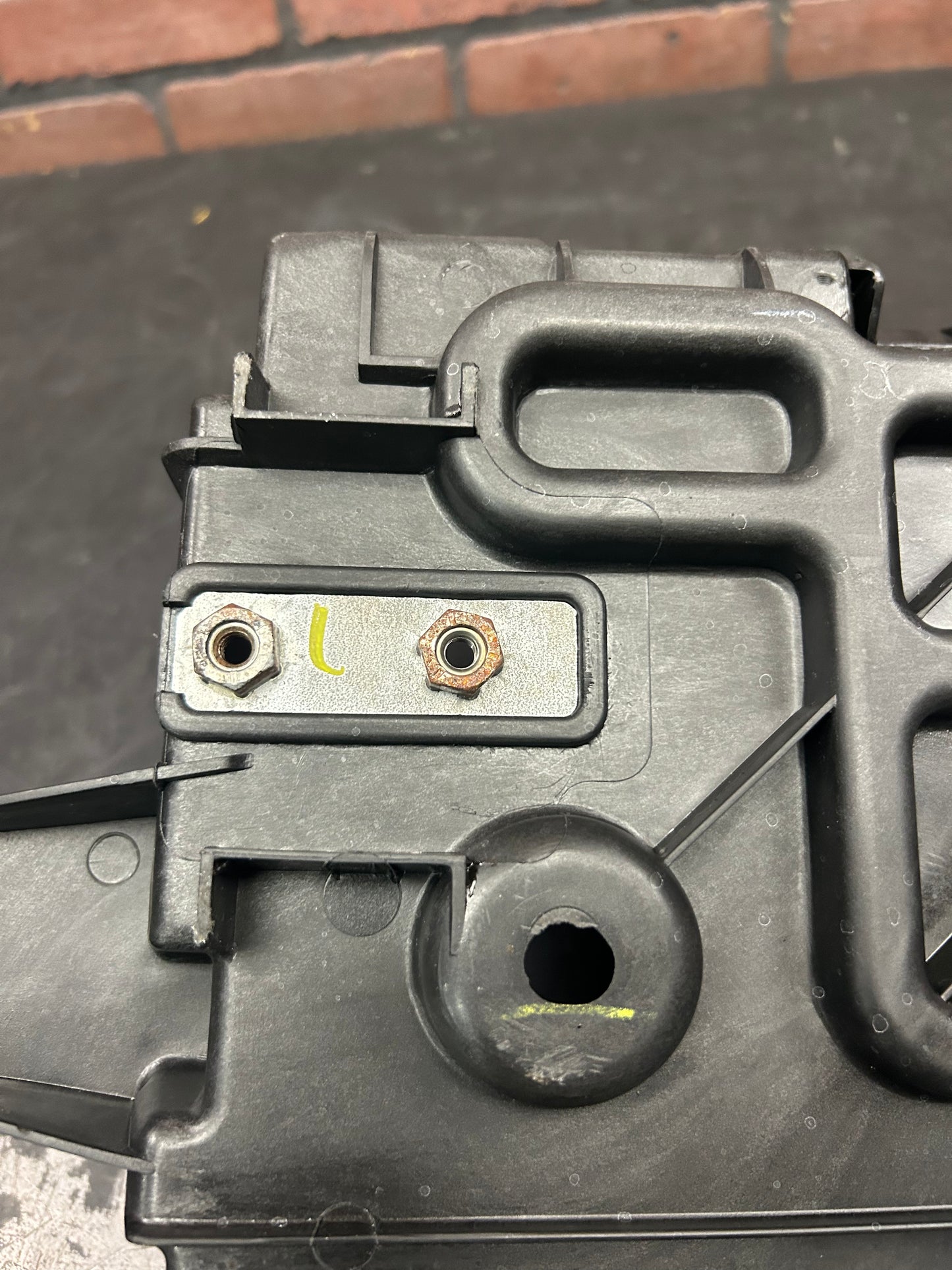 08 - 23 DODGE CHALLENGER BATTERY BOX TRAY HOLDER BRACKET SUPPORT 05112061AK OEM