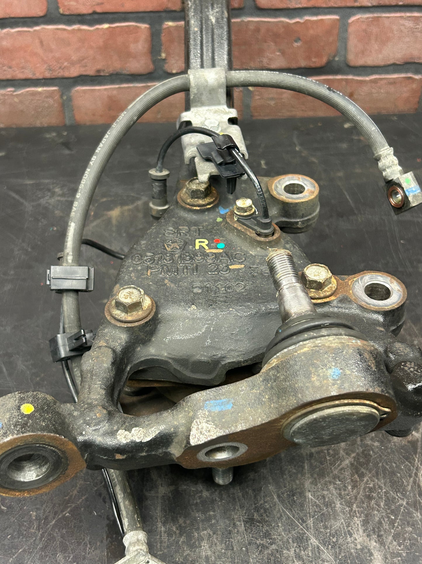 15-23 CHALLENGER CHARGER SRT OEM FRONT PASSENGER RH SUSPENSION SPINDLE KNUCKLE