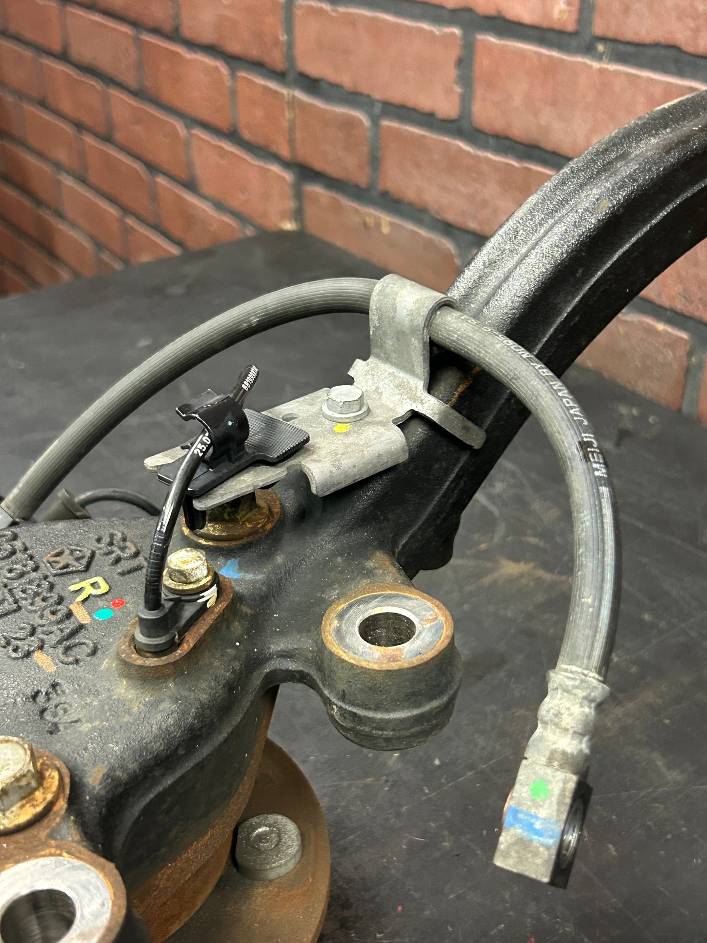 15-23 CHALLENGER CHARGER SRT OEM FRONT PASSENGER RH SUSPENSION SPINDLE KNUCKLE