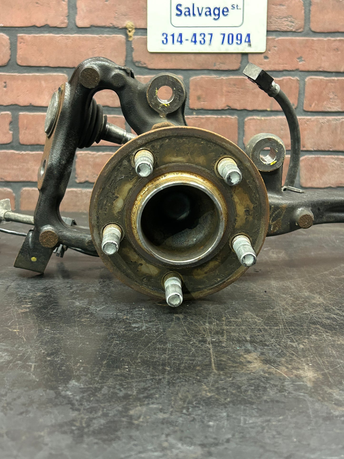 15-23 CHALLENGER CHARGER SRT OEM FRONT PASSENGER RH SUSPENSION SPINDLE KNUCKLE