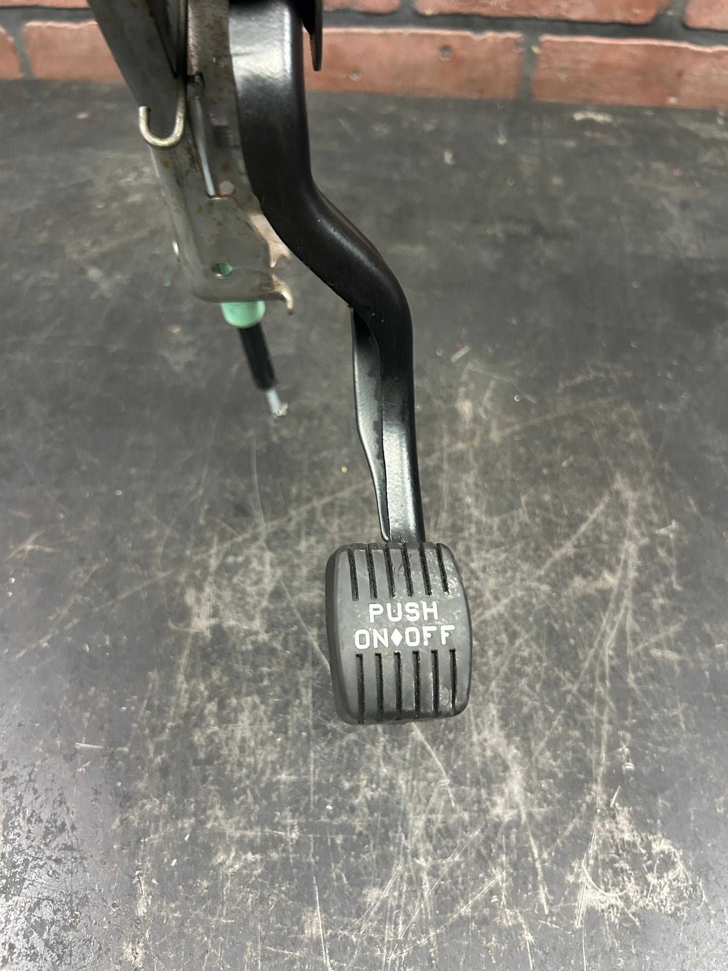 07-23 CHARGER CHALLENGER 300 EMERGENCY PARKING BRAKE PEDAL OEM 04779478AI