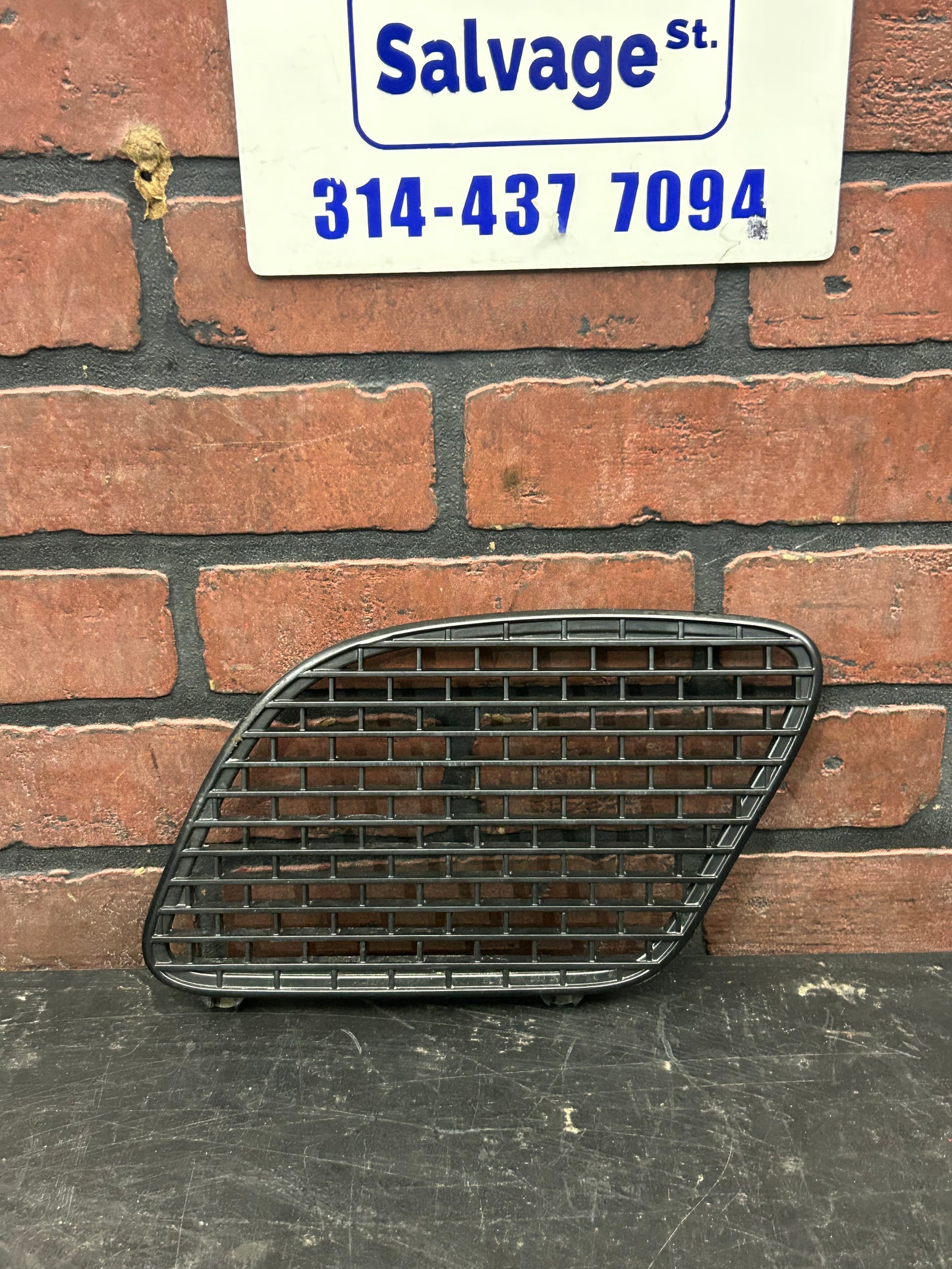 15-23 Dodge Challenger Driver LH And Passenger RH Hood Scoop Grille Vents OEM