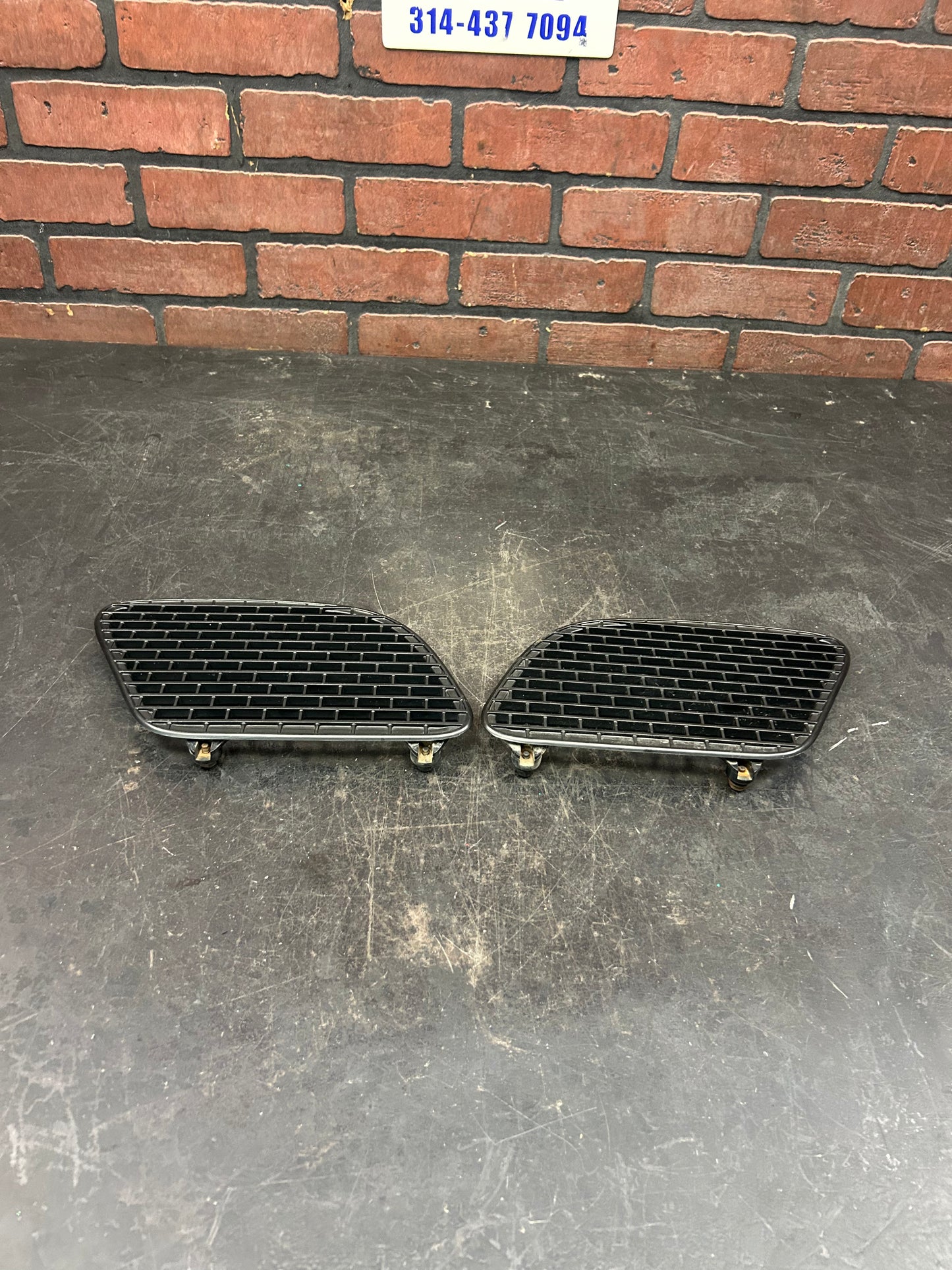 15-23 Dodge Challenger Driver LH And Passenger RH Hood Scoop Grille Vents OEM
