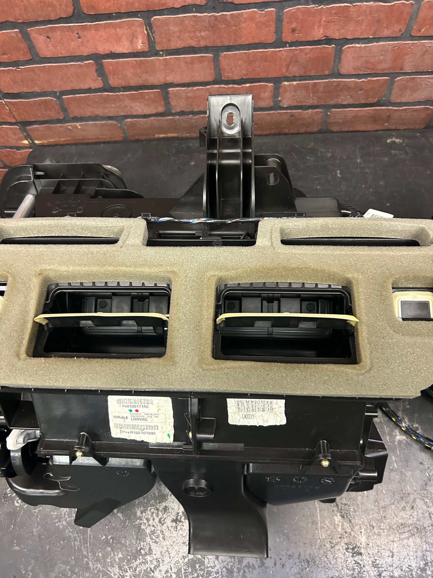2011 - 2023 CHALLENGER CHARGER 300 HVAC A/C HEATER BLOWER HOUSING CASE OEM