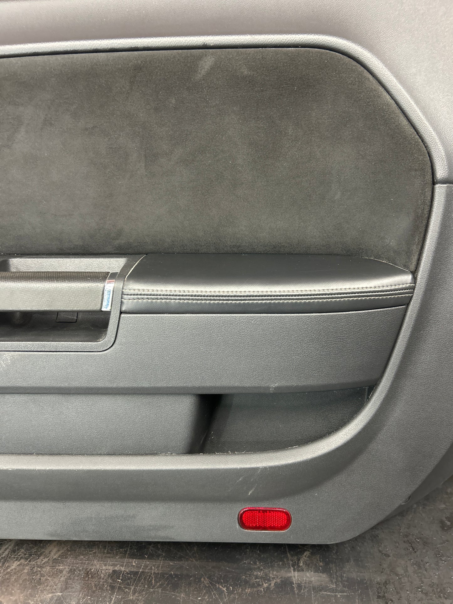 2008-2014 Dodge Challenger SRT Interior Front Passenger RH Door Panel 1FU101DVAJ