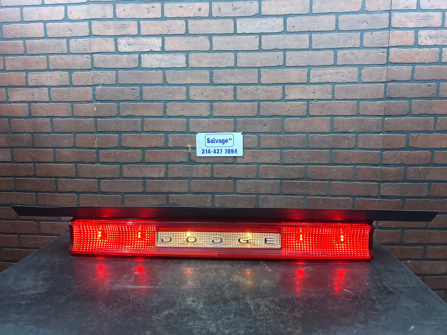 08-14 DODGE CHALLENGER REAR TRUNK LID CENTER TAILLIGHT LAMP PANEL OEM