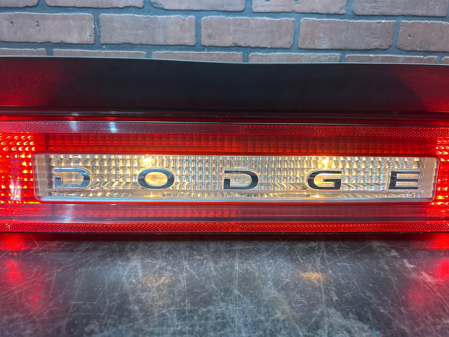 08-14 DODGE CHALLENGER REAR TRUNK LID CENTER TAILLIGHT LAMP PANEL OEM