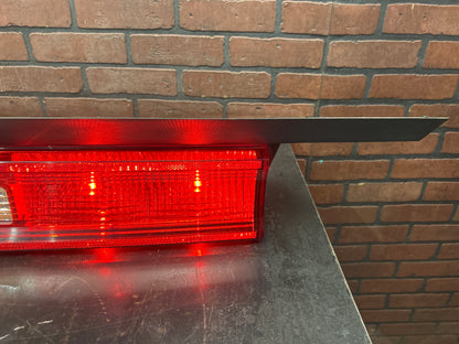 08-14 DODGE CHALLENGER REAR TRUNK LID CENTER TAILLIGHT LAMP PANEL OEM