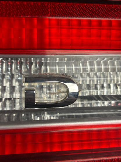 08-14 DODGE CHALLENGER REAR TRUNK LID CENTER TAILLIGHT LAMP PANEL OEM
