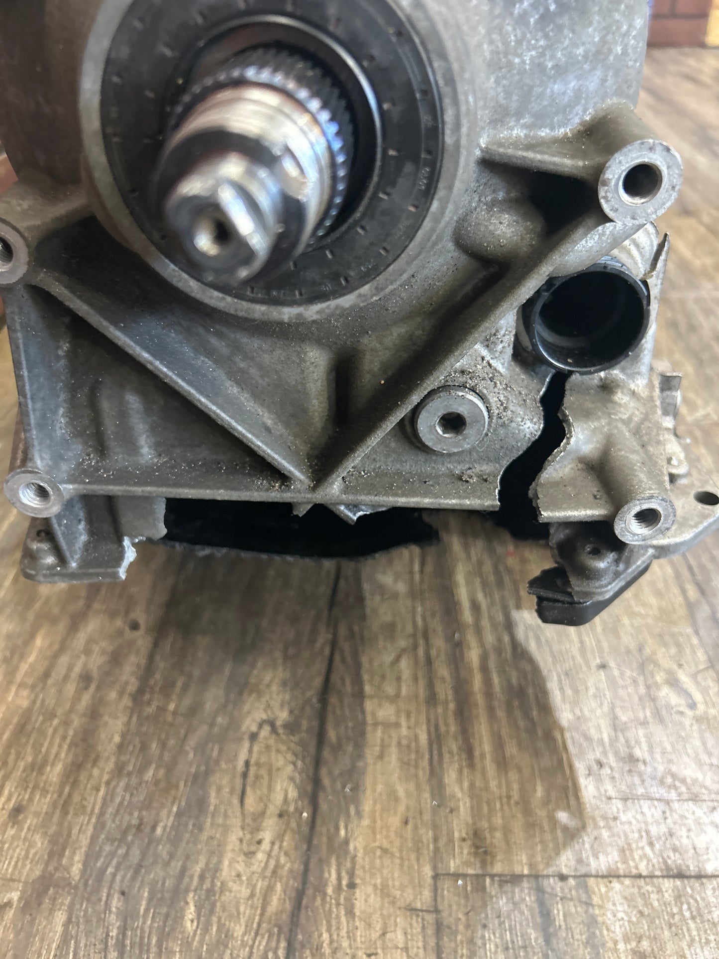 15-17 *CORE* Charger Challenger SRT R/T 392 Scat Pack 8HP70 *BROKEN/CRACKED*