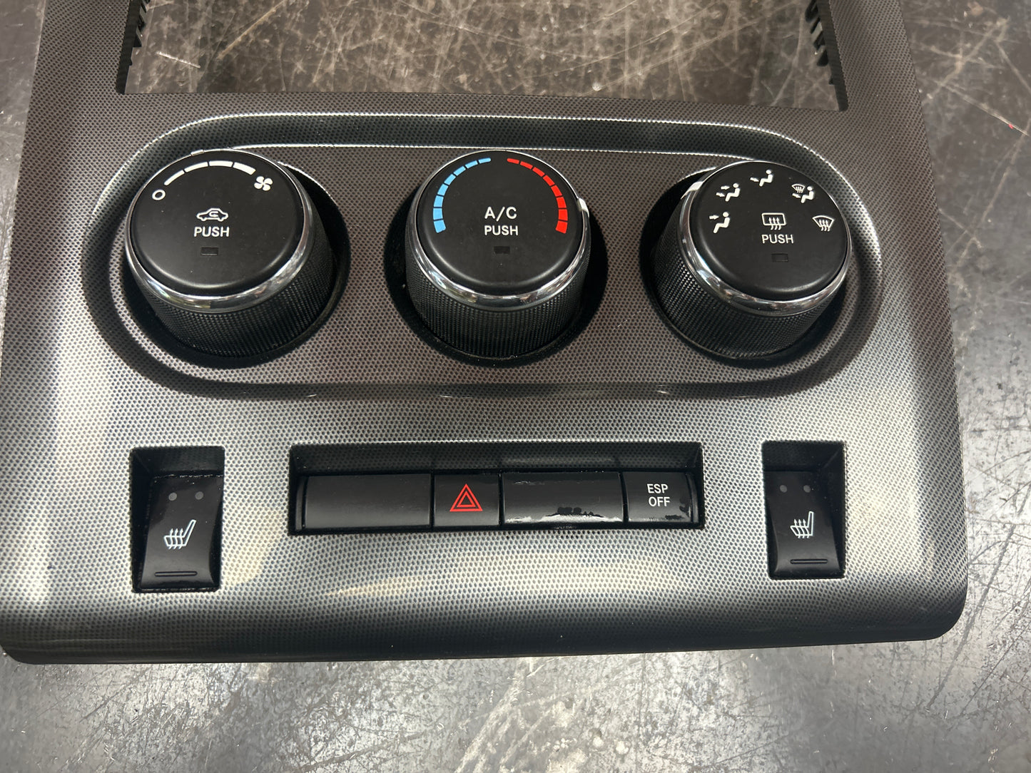 09-10 DODGE CHALLENGER HVAC AC HEAT AIR CLIMATE CONTROL SWITCH BEZEL ASSEMBLY