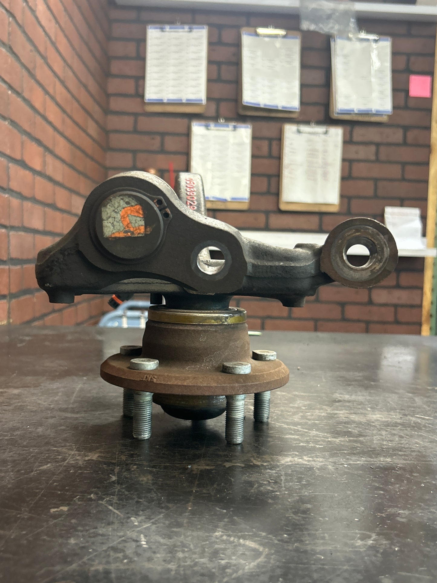 2008 - 2014 DODGE CHALLENGER SRT8 OEM FRONT LEFT SUSPENSION SPINDLE KNUCKLE HUB