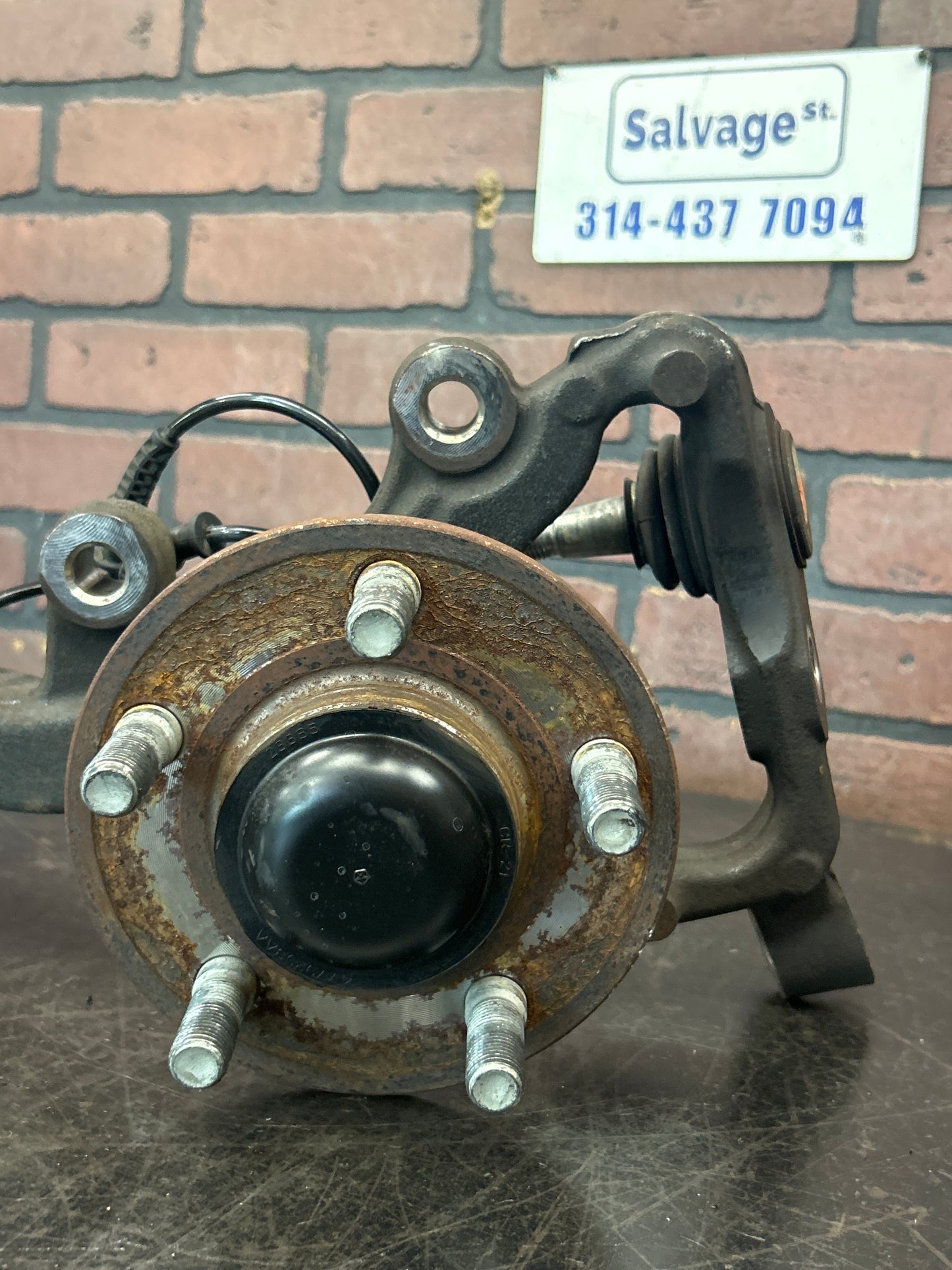 2008 - 2014 DODGE CHALLENGER SRT8 OEM FRONT LEFT SUSPENSION SPINDLE KNUCKLE HUB