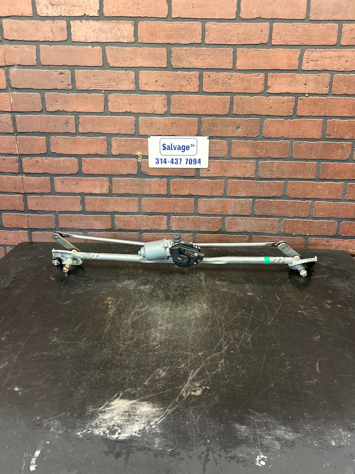 08-23 DODGE CHALLENGER WINDSHIELD WIPER LINKAGE W/ MOTOR OEM 05028756AB
