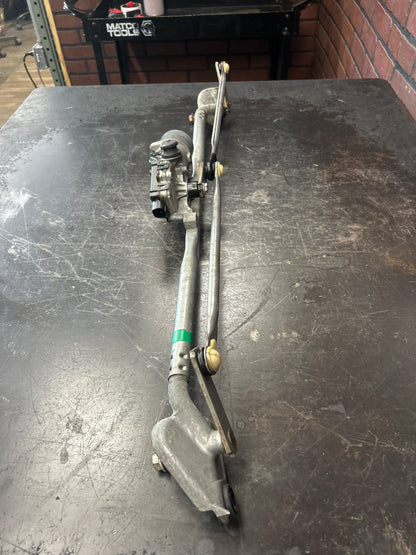 08-23 DODGE CHALLENGER WINDSHIELD WIPER LINKAGE W/ MOTOR OEM 05028756AB