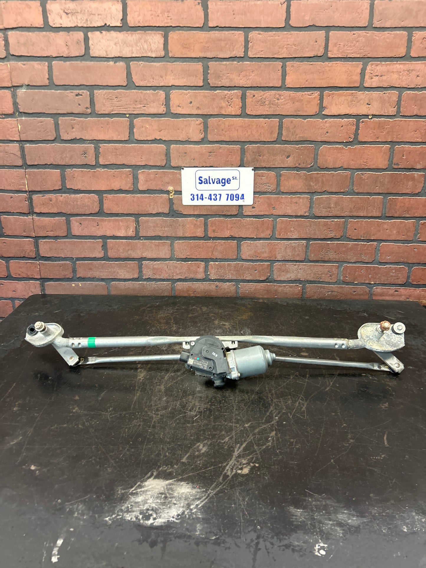 08-23 DODGE CHALLENGER WINDSHIELD WIPER LINKAGE W/ MOTOR OEM 05028756AB
