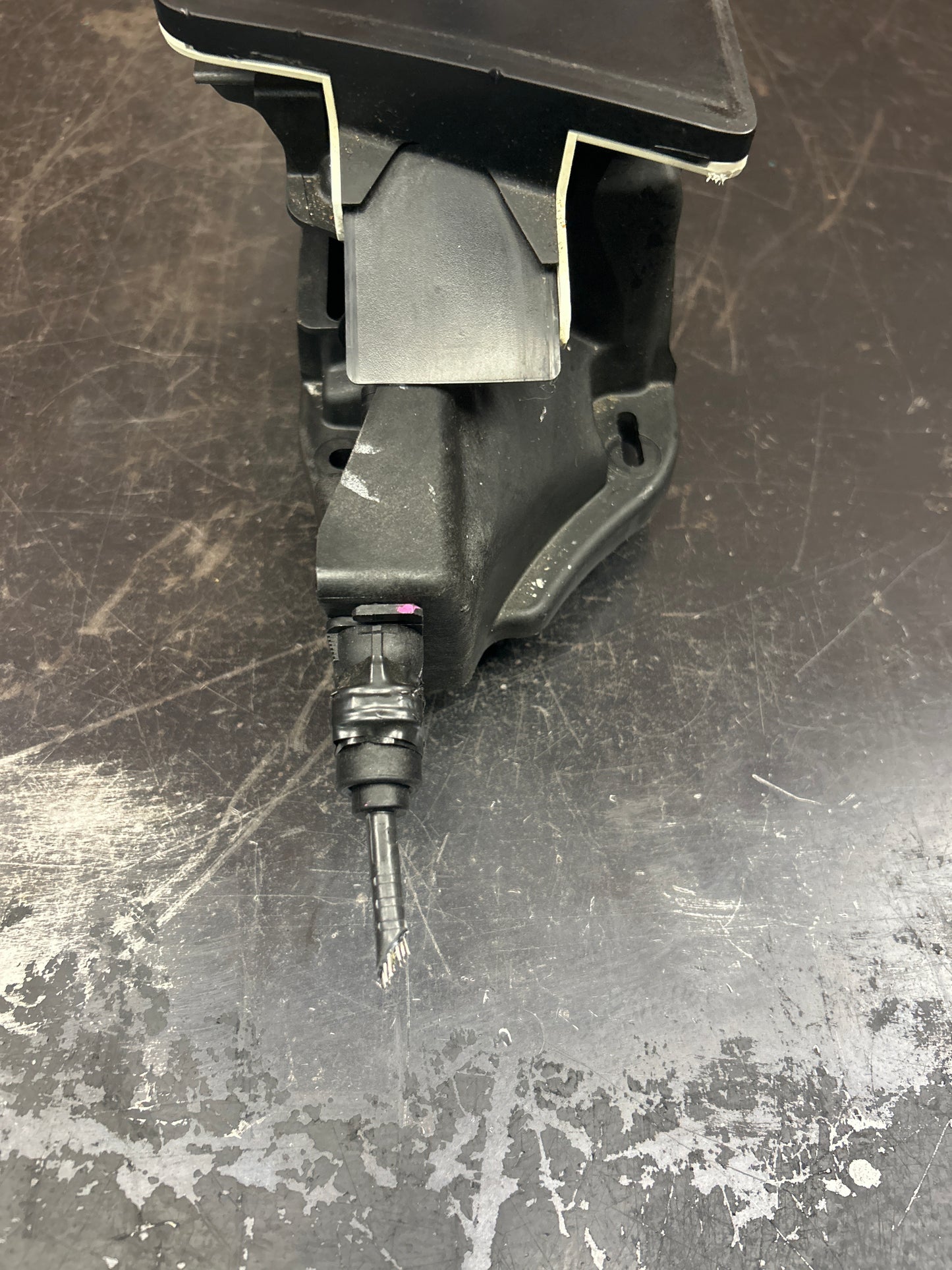 08-14 Dodge Challenger SRT8 Automatic Floor Gear Shifter Assembly OEM 05038460AA
