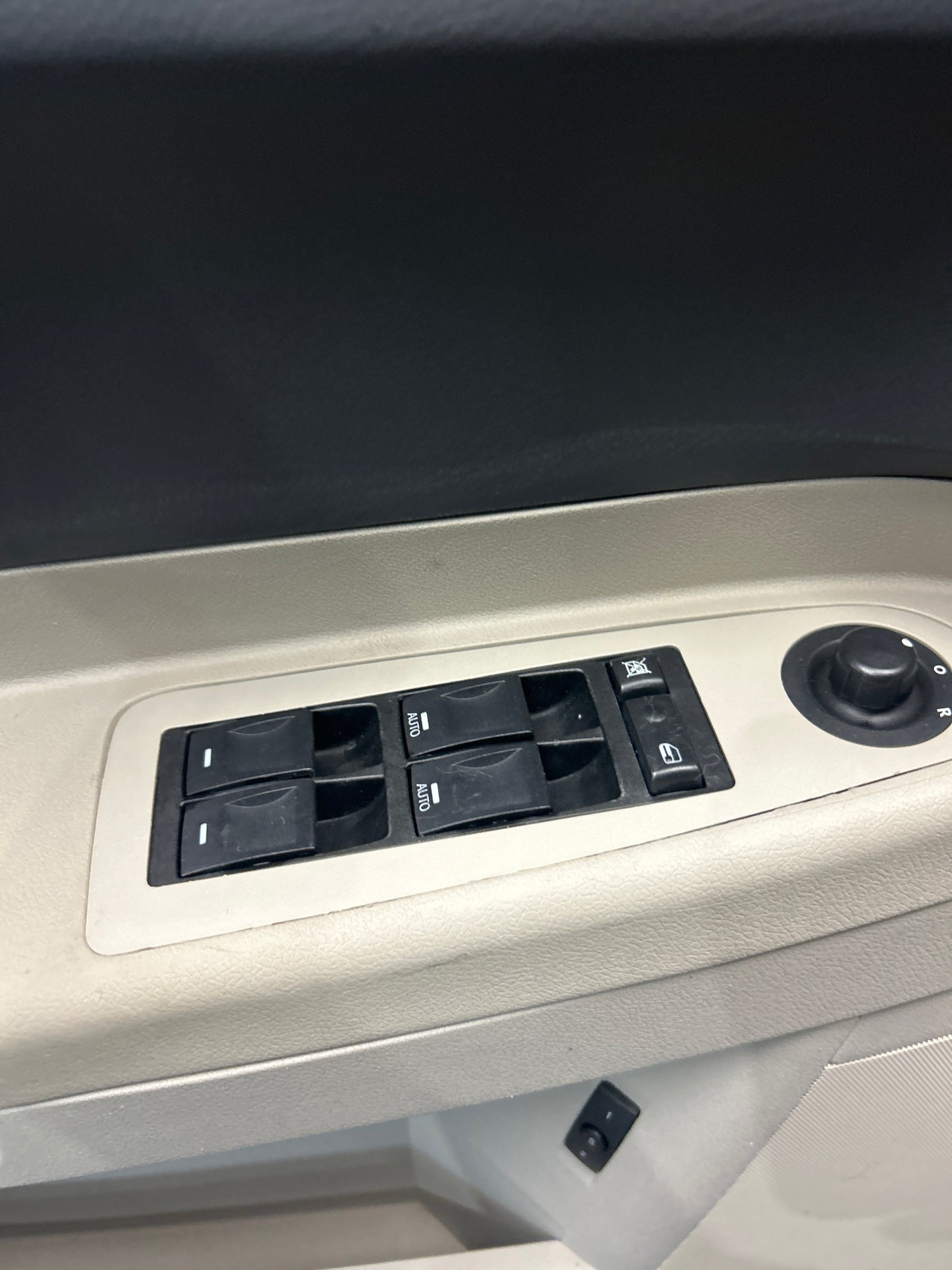 2005-2010 Chrysler 300 Front Driver LH Side Interior Door Panel 1al151d1af