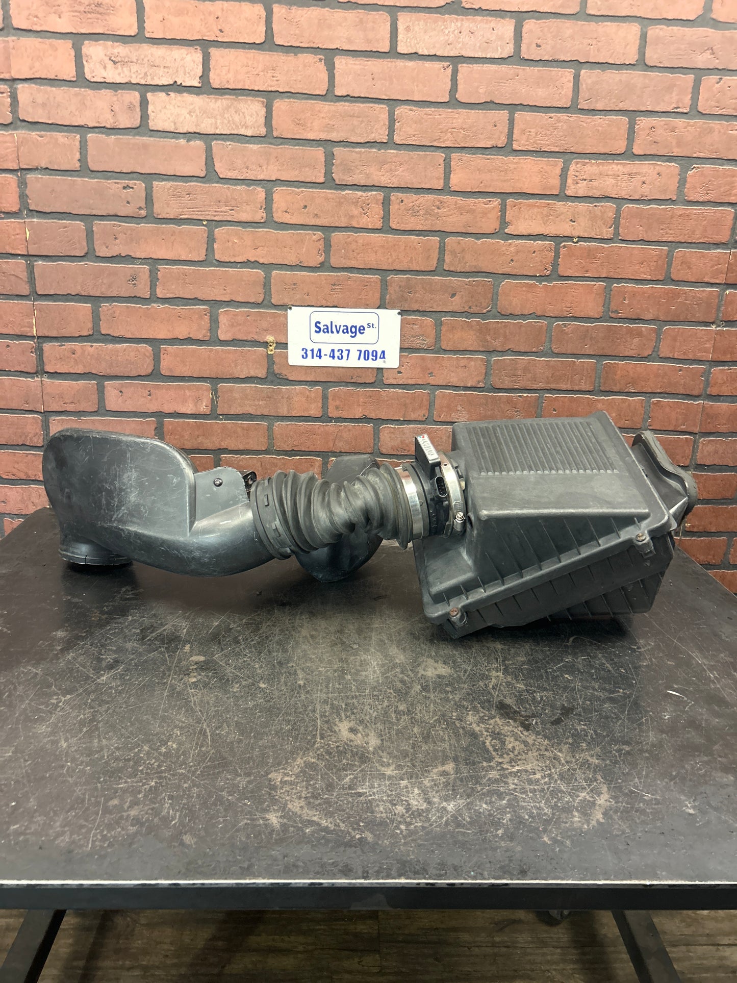 2007-2010 CALIBER PATRIOT AIR CLEANER INTAKE W/ TUBE HOSE ASSEMBLY OEM