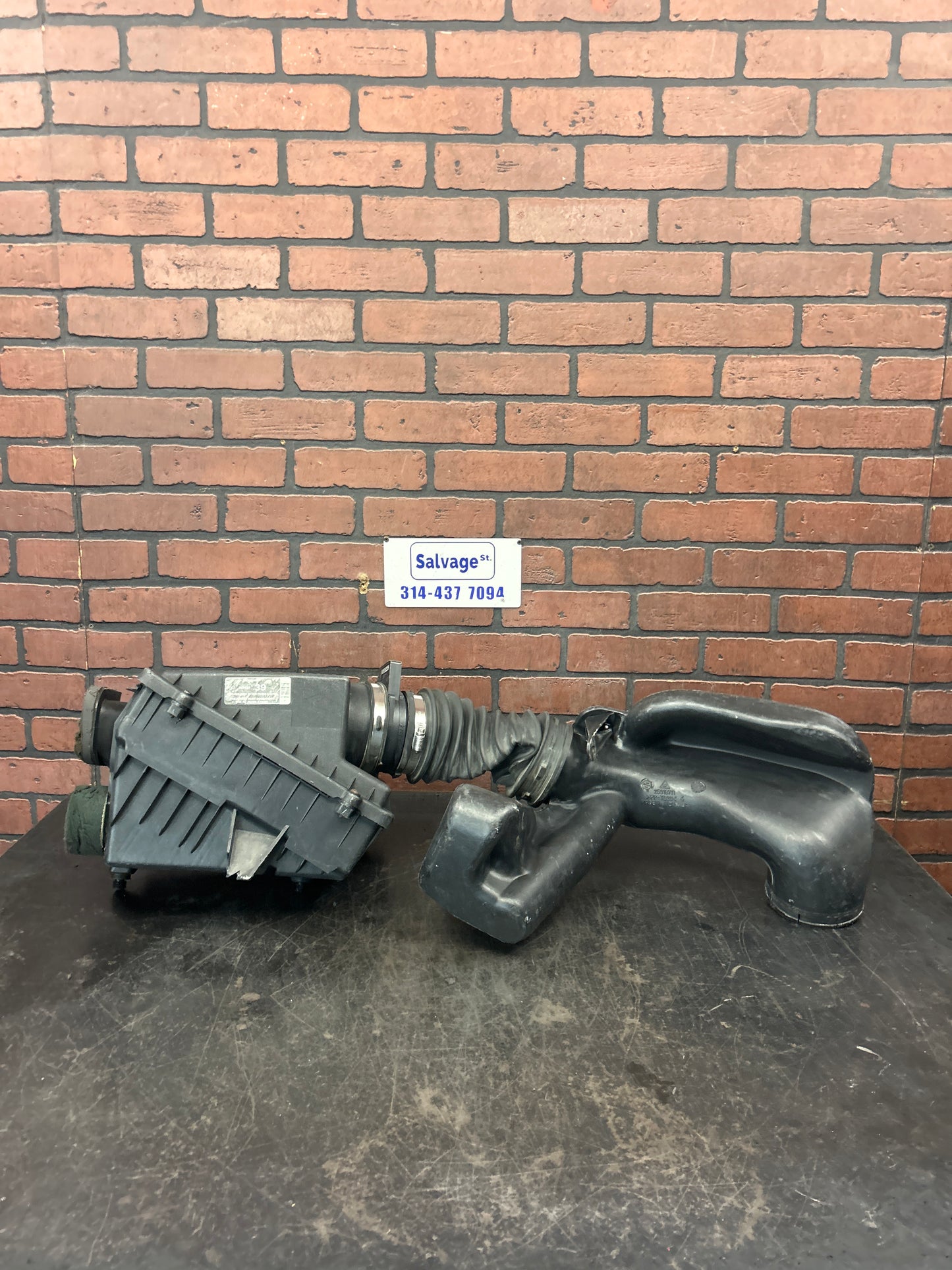 2007-2010 CALIBER PATRIOT AIR CLEANER INTAKE W/ TUBE HOSE ASSEMBLY OEM