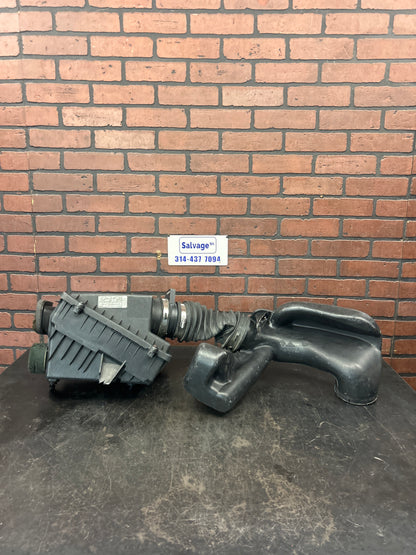 2007-2010 CALIBER PATRIOT AIR CLEANER INTAKE W/ TUBE HOSE ASSEMBLY OEM