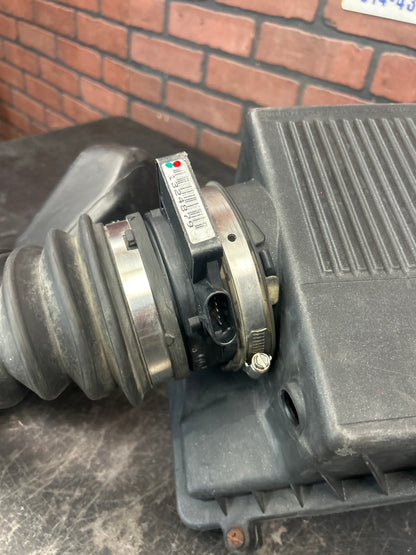 2007-2010 CALIBER PATRIOT AIR CLEANER INTAKE W/ TUBE HOSE ASSEMBLY OEM