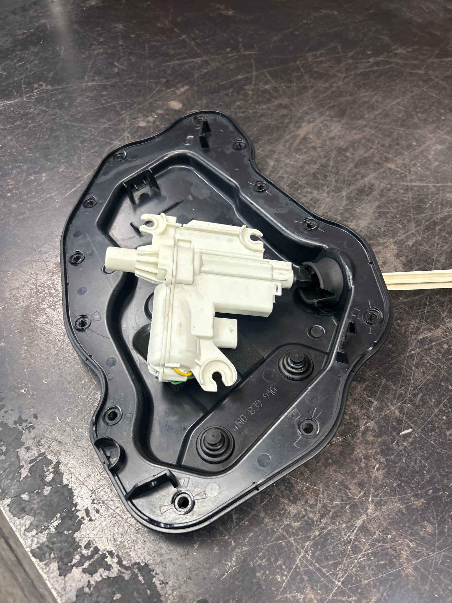 2017 - 2025 AUDI A8 REAR PASSENGER RIGHT SIDE DOOR LATCH LOCK ACTUATOR OEM