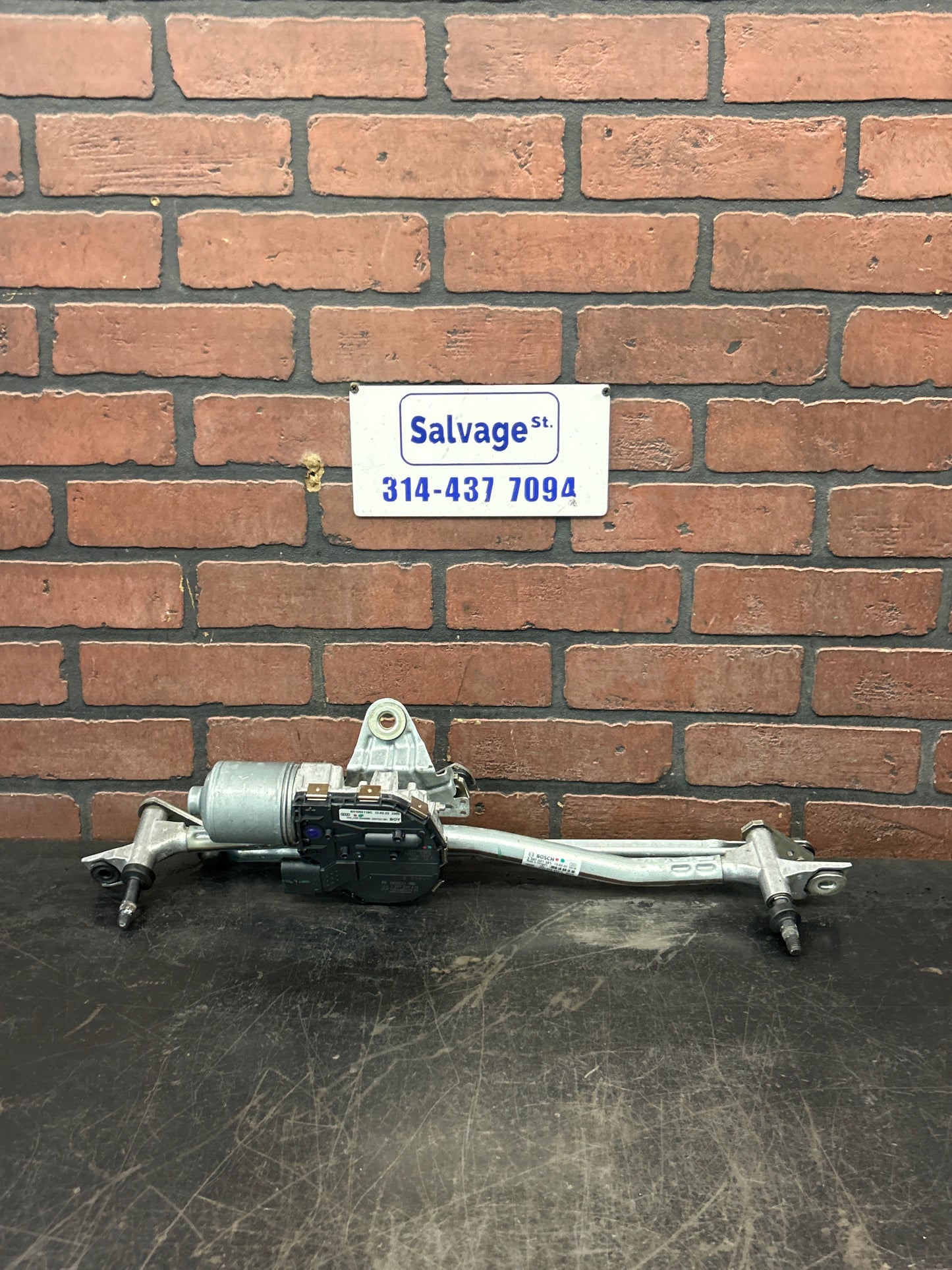 2011-2018 AUDI A8L QUATTRO FRONT WINDSHIELD WIPER WASHER LINKAGE W/ MOTOR OEM