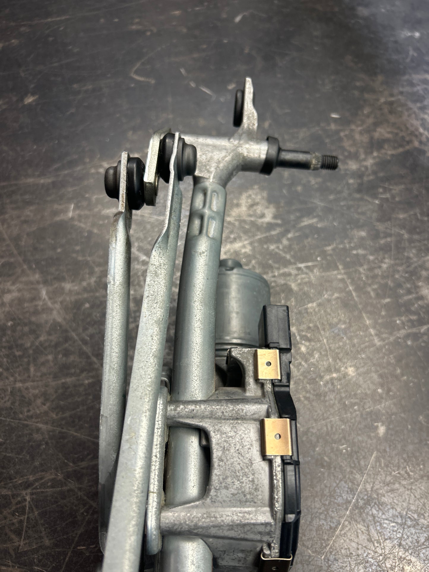 2011-2018 AUDI A8L QUATTRO FRONT WINDSHIELD WIPER WASHER LINKAGE W/ MOTOR OEM