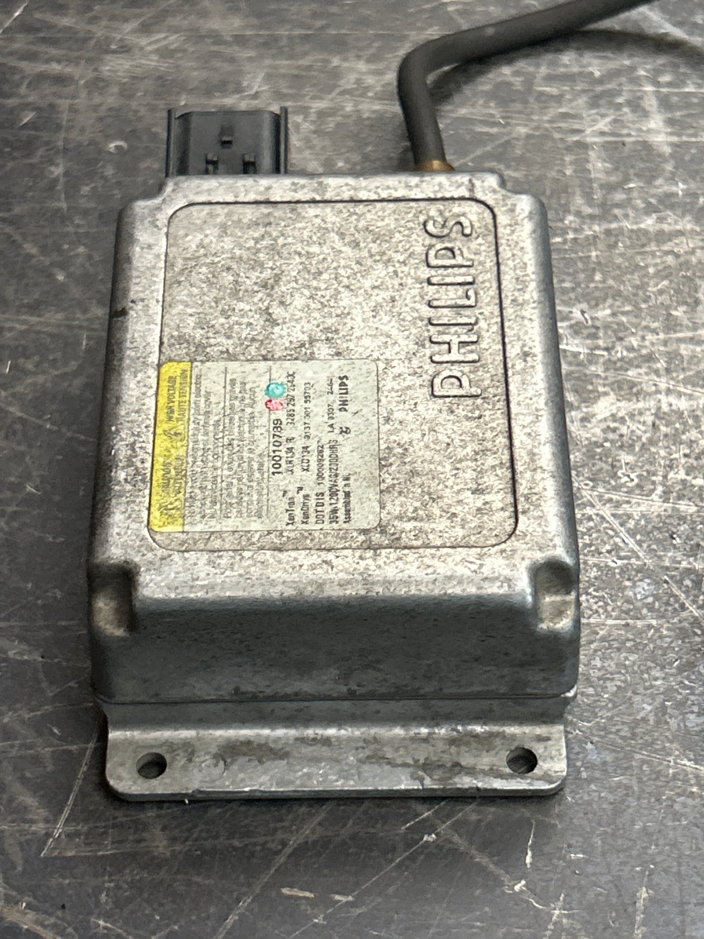 2003 - 2006 Cadillac Escalade Philips Headlight Ballast Xenon Module OEM