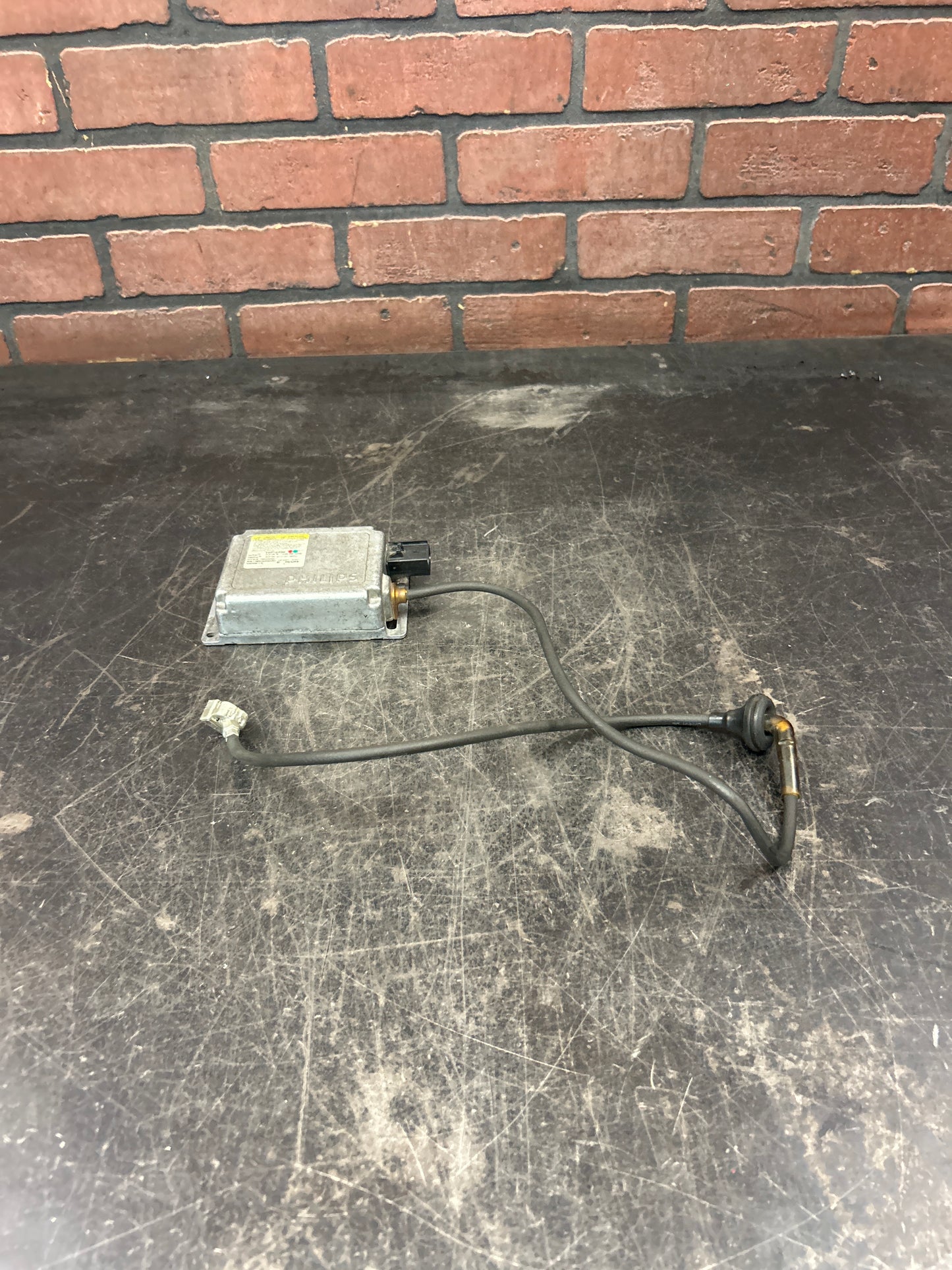 2003 - 2006 Cadillac Escalade Philips Headlight Ballast Xenon Module OEM