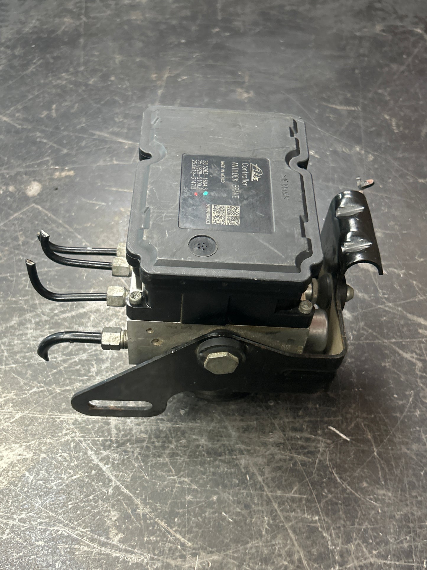 2009-2010 Jeep Grand Cherokee Commander ABS Anti-Lock Brake Pump Module Assembly