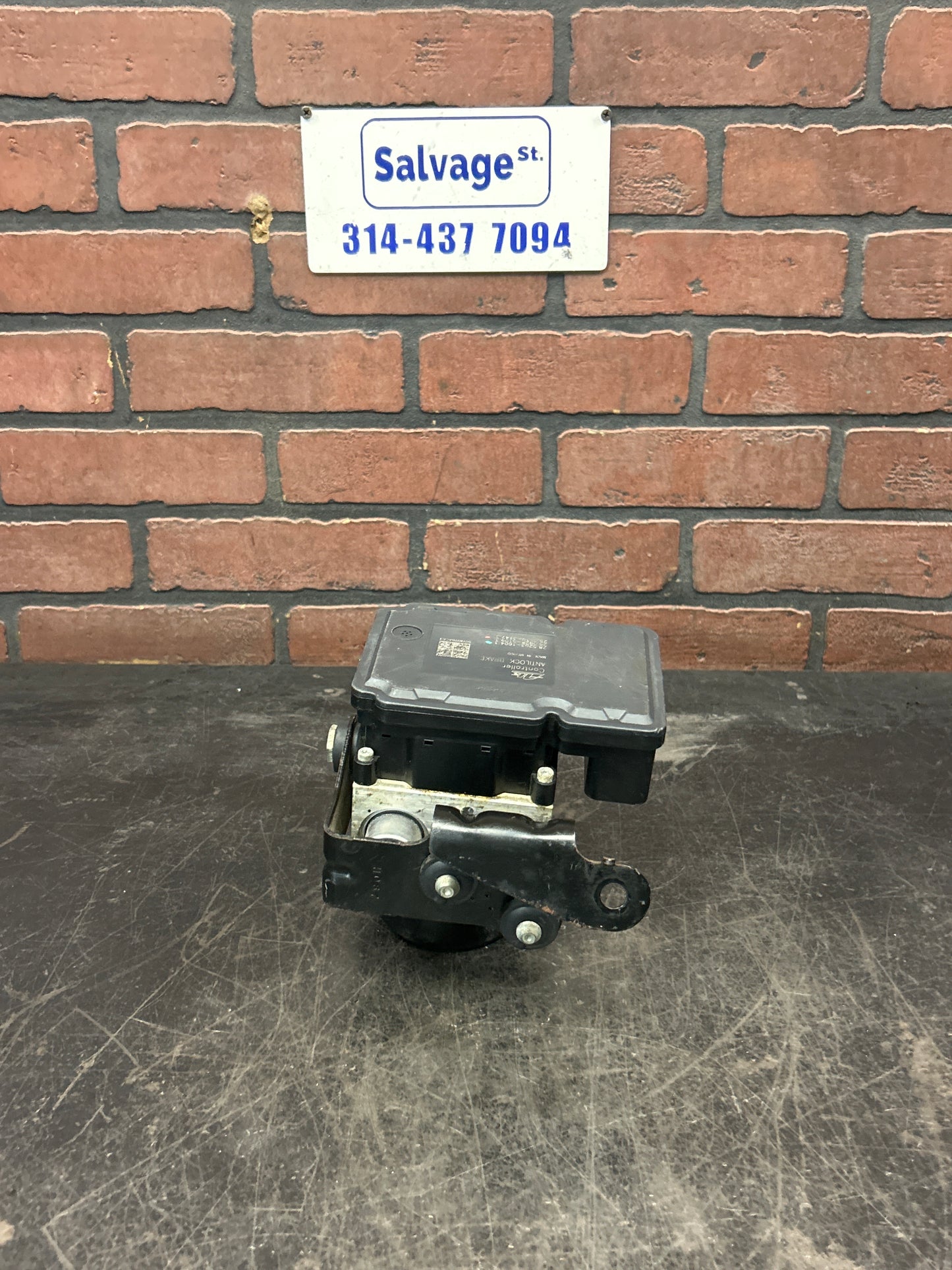 2009-2010 Jeep Grand Cherokee Commander ABS Anti-Lock Brake Pump Module Assembly
