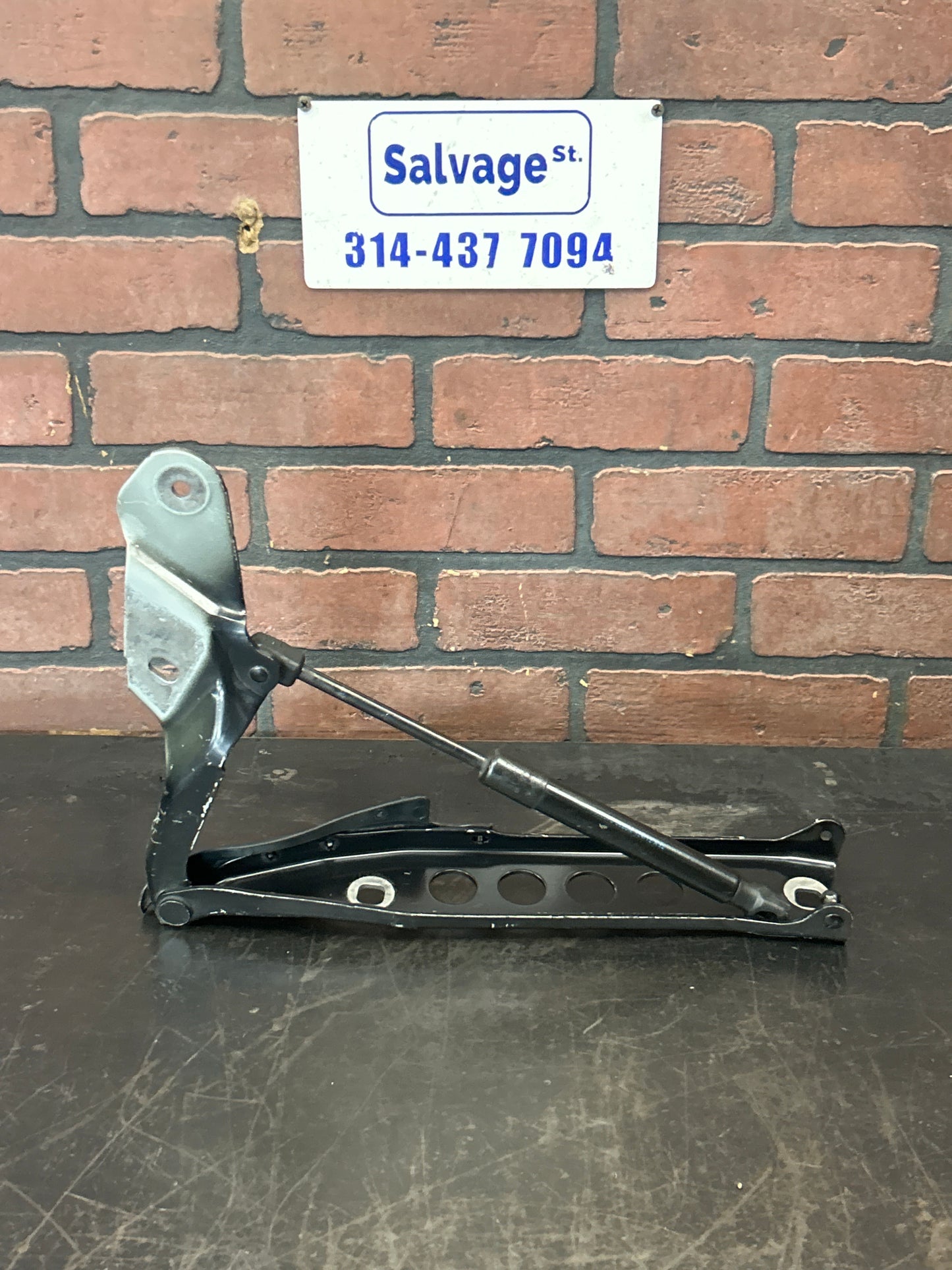 11-18 AUDI A8 L S8 RIGHT LEFT BONNET HOOD HINGE PAIR HINGES SUPPORT BRACKET OEM
