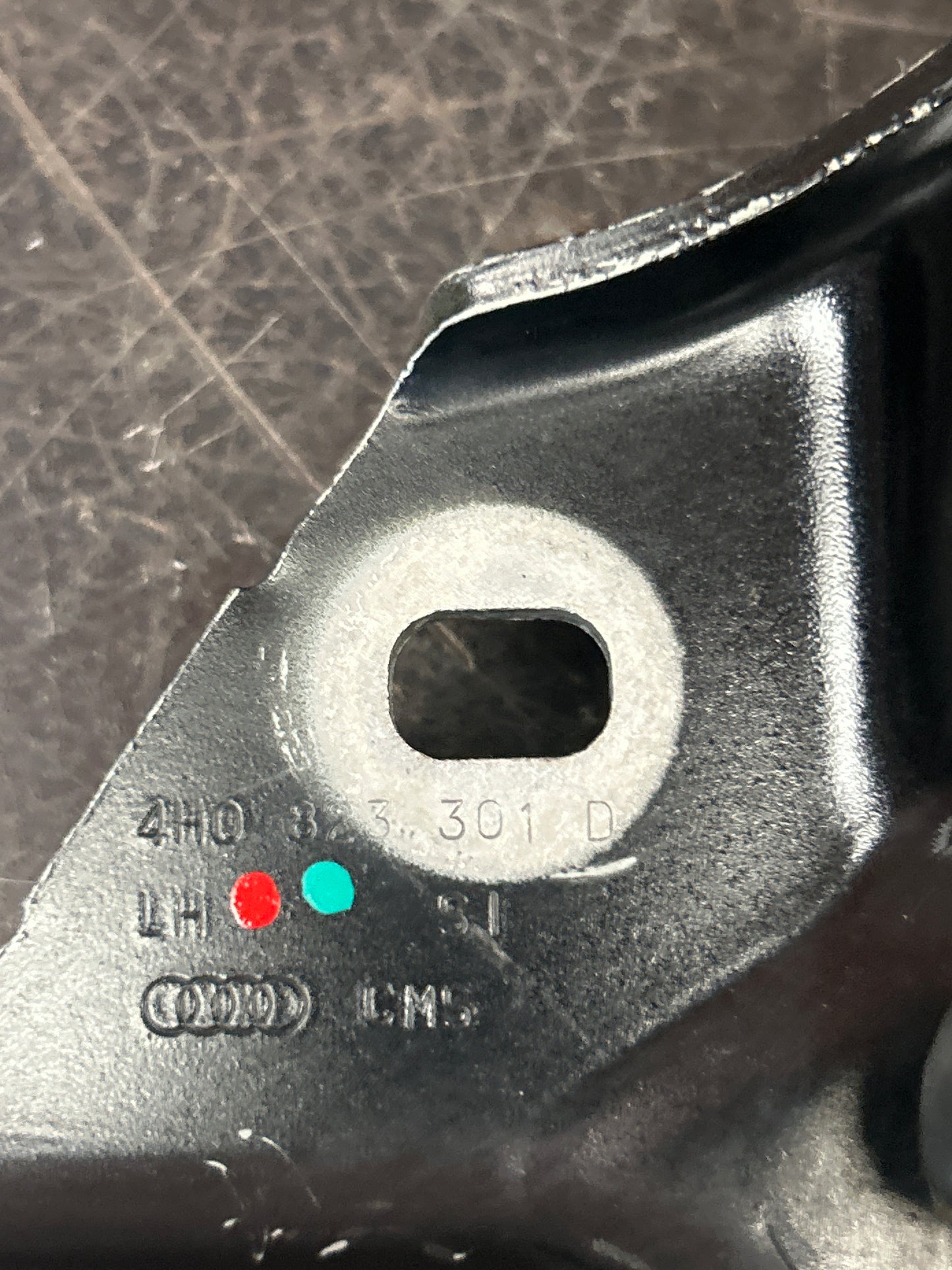 11-18 AUDI A8 L S8 RIGHT LEFT BONNET HOOD HINGE PAIR HINGES SUPPORT BRACKET OEM