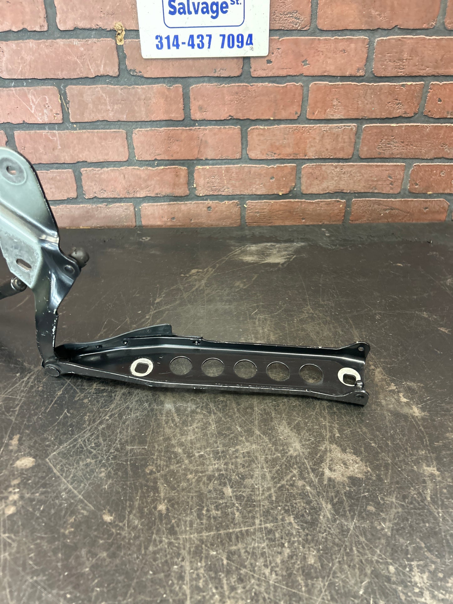11-18 AUDI A8 L S8 RIGHT LEFT BONNET HOOD HINGE PAIR HINGES SUPPORT BRACKET OEM
