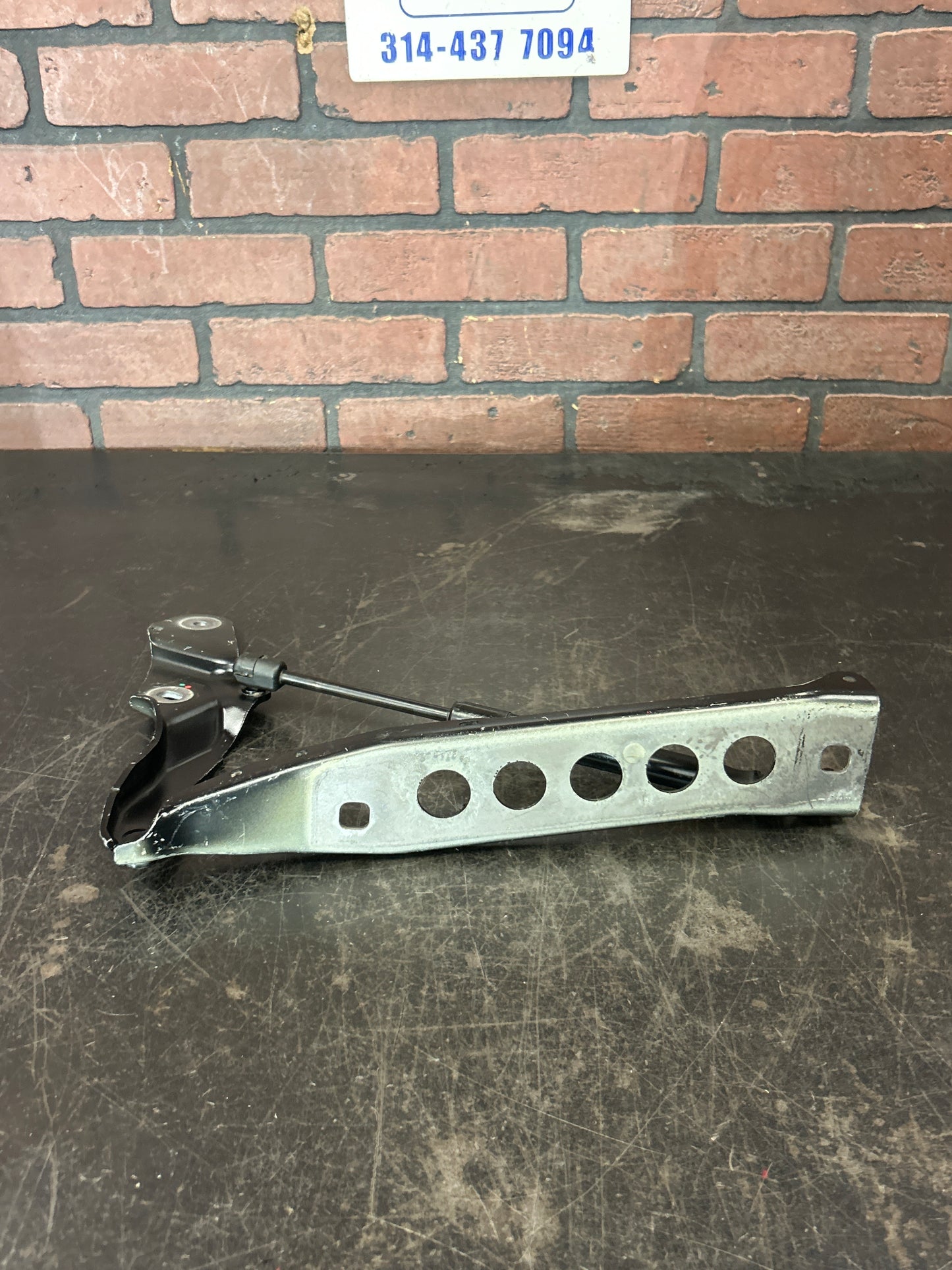 11-18 AUDI A8 L S8 RIGHT LEFT BONNET HOOD HINGE PAIR HINGES SUPPORT BRACKET OEM
