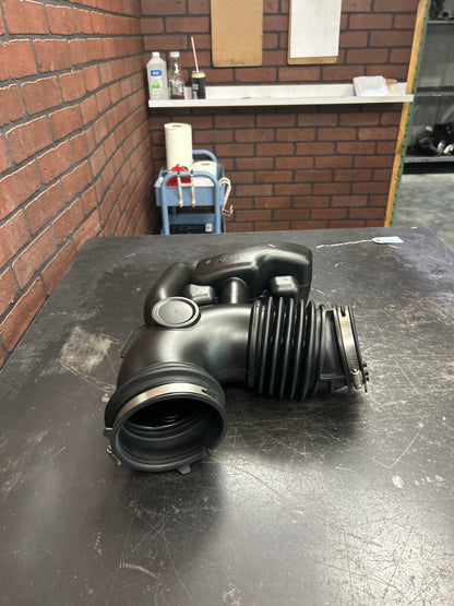 2014-2019 Chevy Corvette C7 Intake Air Cleaner Outlet Duct Hose OEM GM 84092391