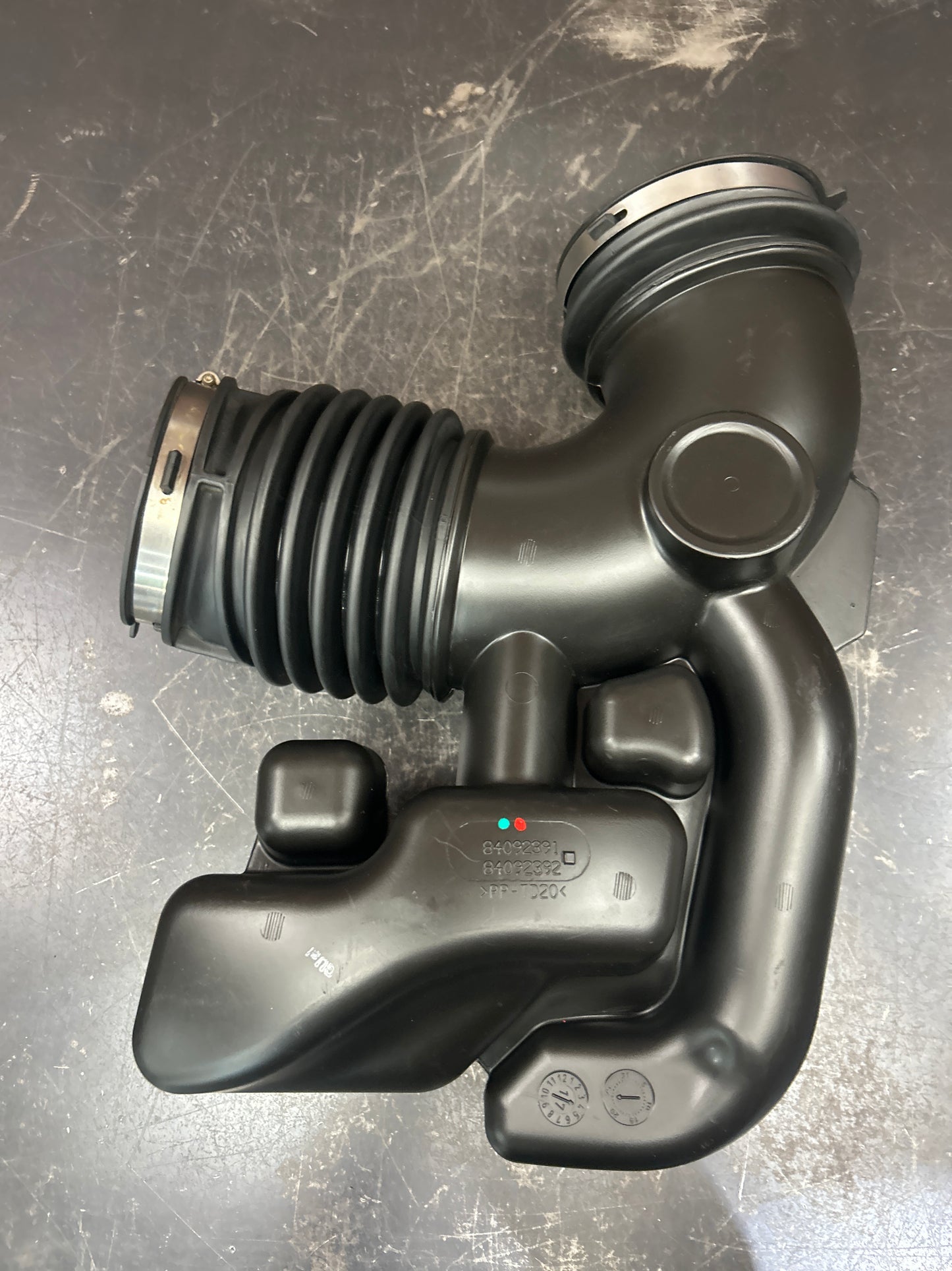 2014-2019 Chevy Corvette C7 Intake Air Cleaner Outlet Duct Hose OEM GM 84092391
