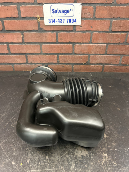 2014-2019 Chevy Corvette C7 Intake Air Cleaner Outlet Duct Hose OEM GM 84092391