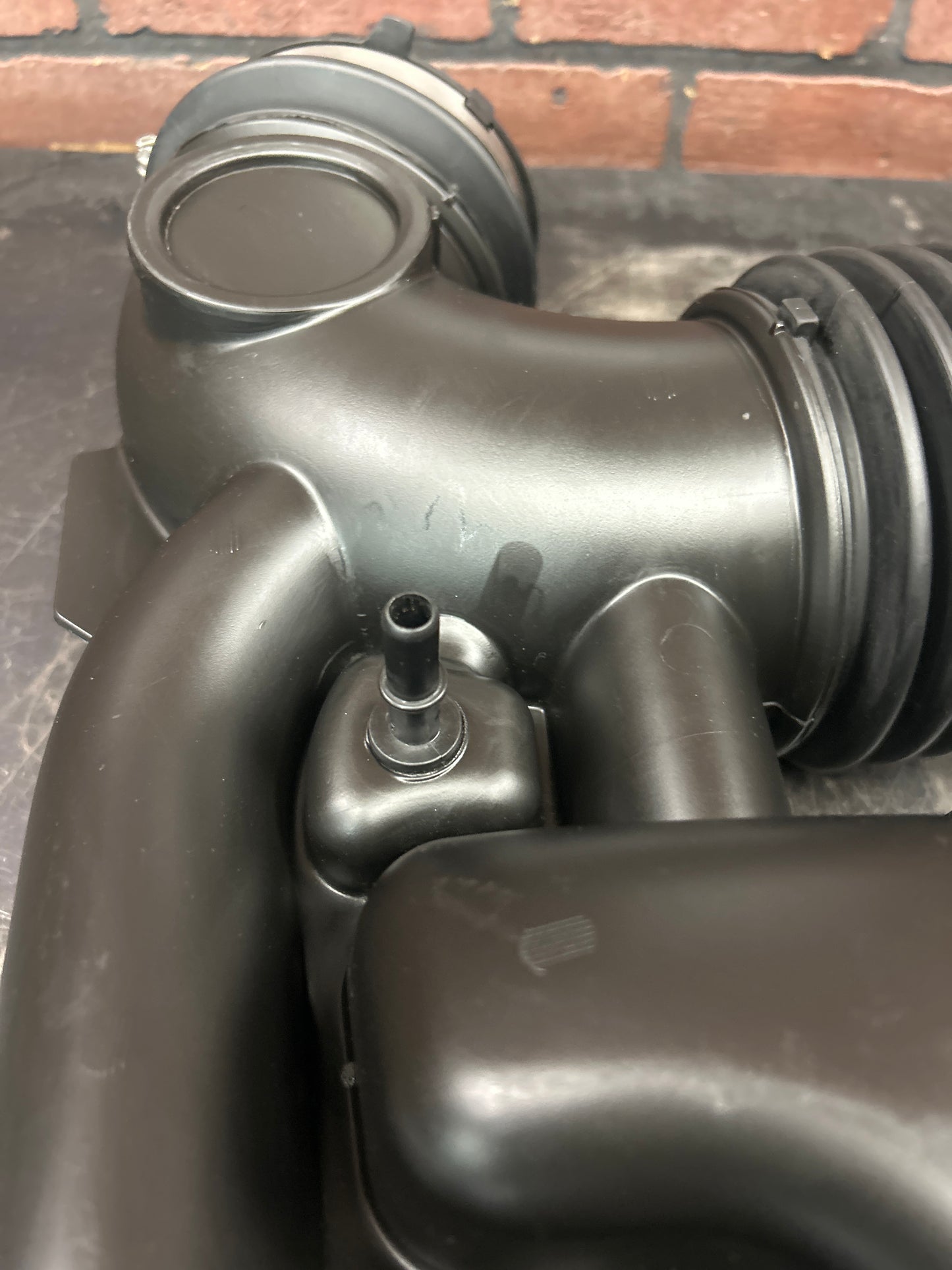 2014-2019 Chevy Corvette C7 Intake Air Cleaner Outlet Duct Hose OEM GM 84092391