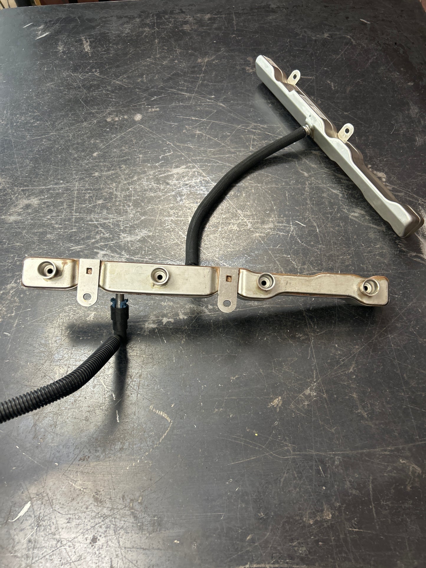 2011-2024 Dodge Jeep Chrysler SRT 6.4L 392 Scat Engine Fuel Rail W/ Injectors