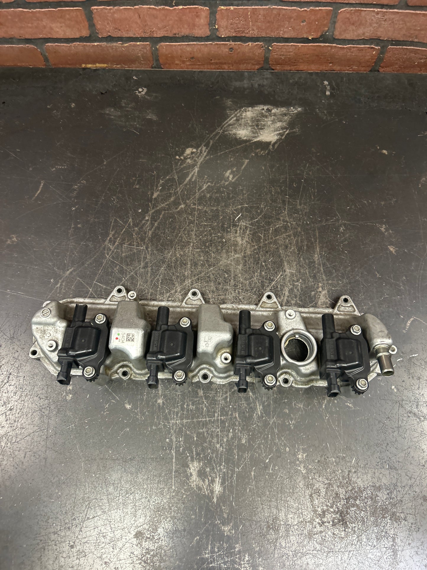 2014-2021 GM 5.3L 6.2L Direct Injection Valve Cover Passenger Side w/ Coils OEM