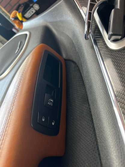 2014 - 2017 Jeep Grand Cherokee SRT Front Passenger Right Side Panel Door
