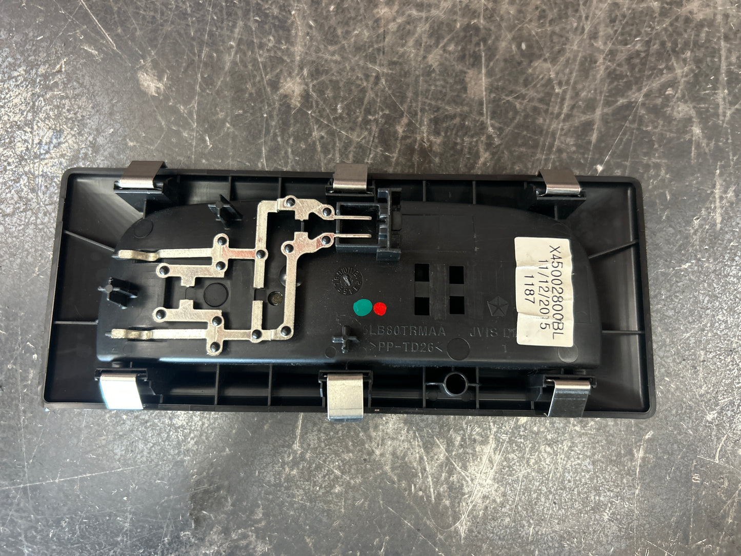 2011-2019 Jeep Grand Cherokee Flashlight And Docking Station Assembly Mopar OEM