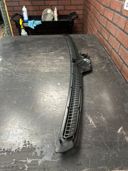 11-21 Jeep Grand Cherokee Black Dash Dashboard Defrost Air Vent Trim Panel OEM